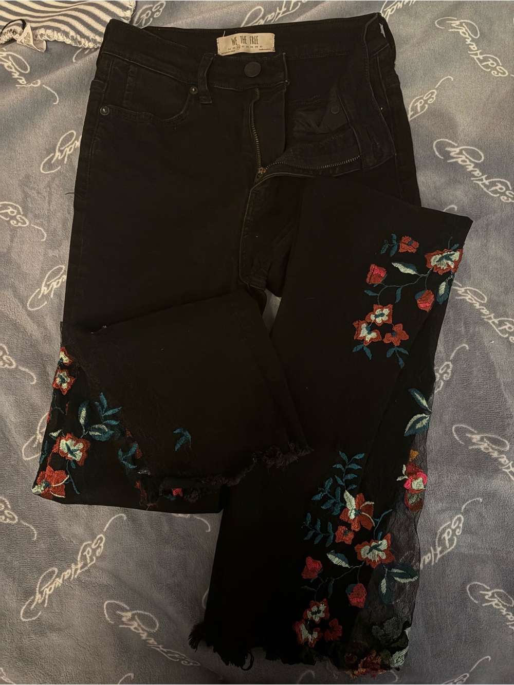 Embroidered Black Women’s Jeans with Floral and Lace Detail
